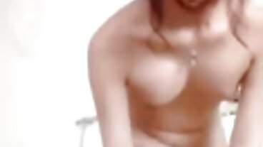 جند بول بوي لممارسة الجنس بواسطة Huge Tittied Boss اريد موقع سكسي Lady!